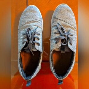 Toms sneakers size 7.5, grey heathered